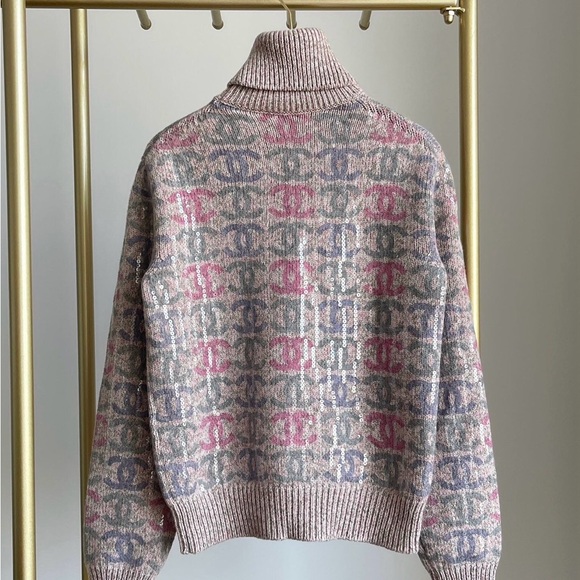 Chanel 22K logo beige pink sweater - Picture 2 of 9